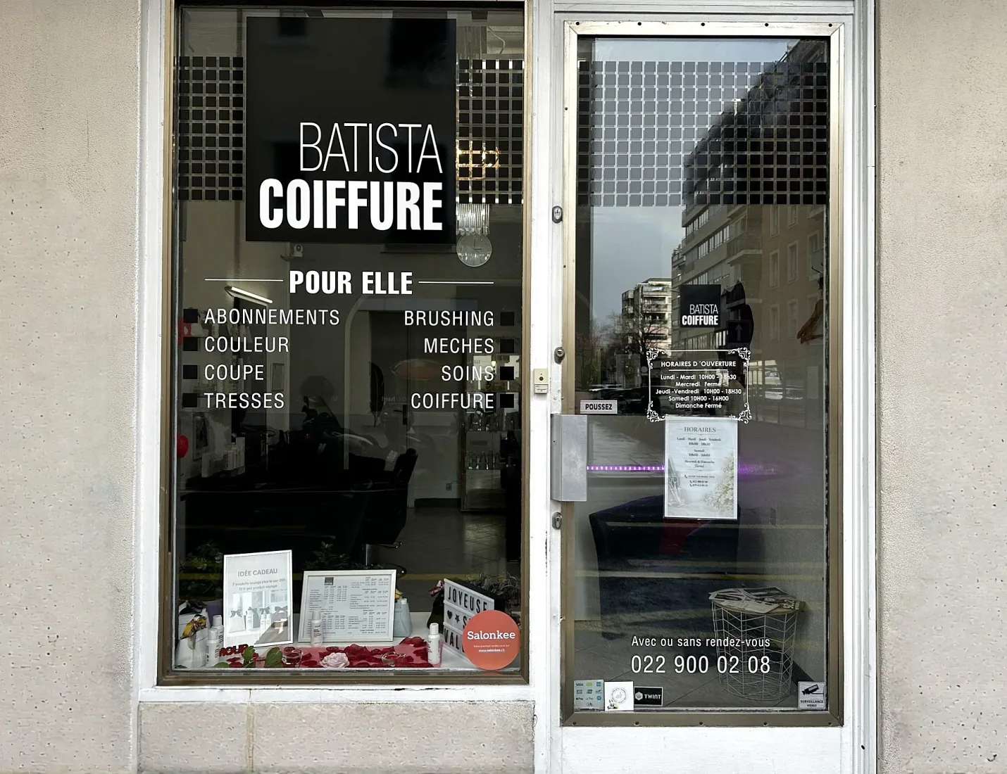 Devanture du salon Batista Coiffure à Genève